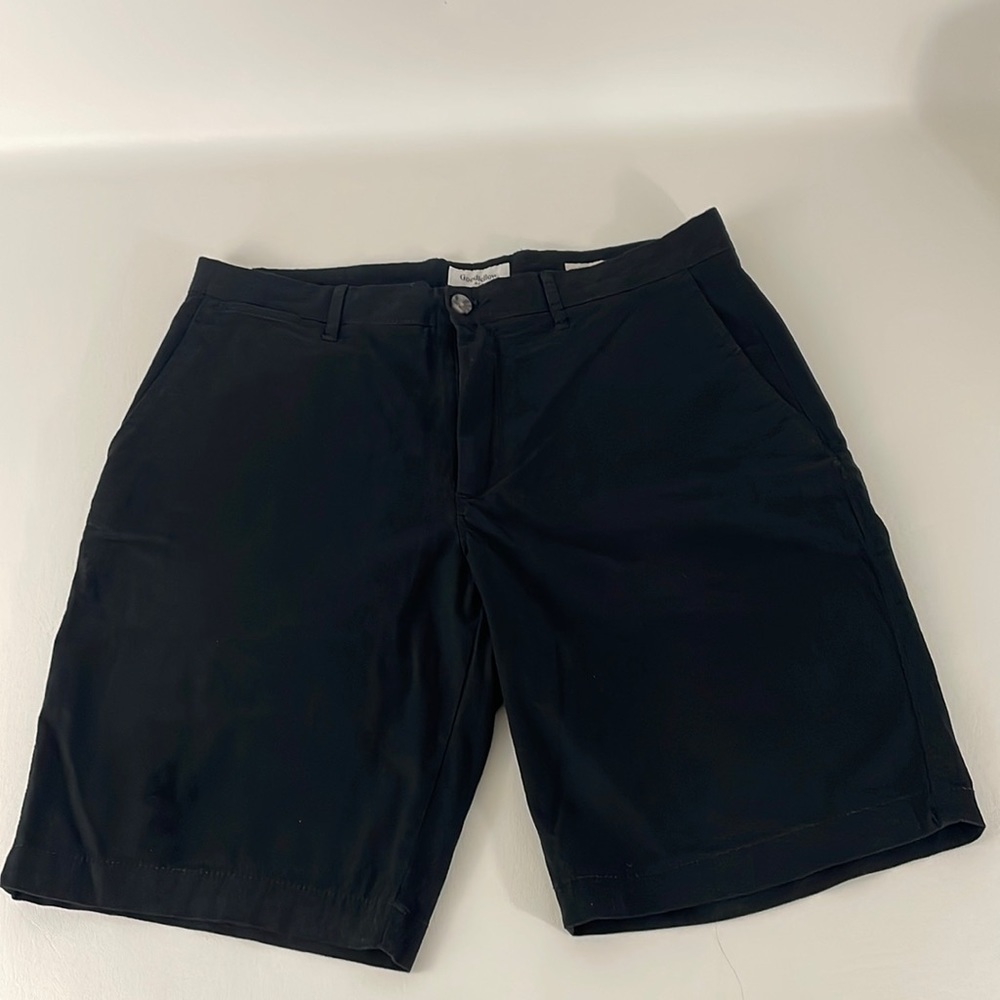 Men’s shorts Goodfellow & co size 32 with a 10 inch inseam black